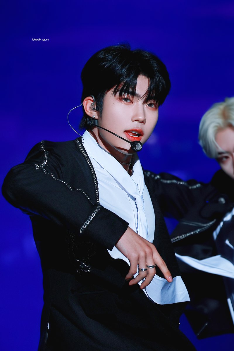 black gun. tweet media