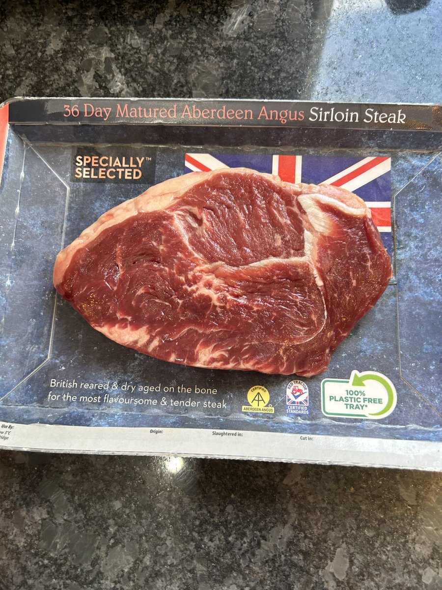 Trick2345's tweet photo. @AldiUK bit poor! The second picture was the back which you can’t see when you buy!!!!! https://t.co/ekzzXKYyTb
