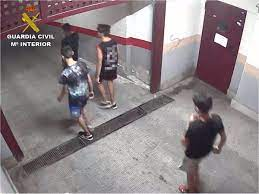 AVValdebebas's tweet photo. Tras los recientes robos cometidos en garaje de Valdebebas, la Policía Nacional ha pedido a la Asociación de Vecinos  que transmita estos consejos:
🧵
1) Controlar que no accedan a los garajes personas ajenas a la comunidad https://t.co/1w2Wpq8nsP