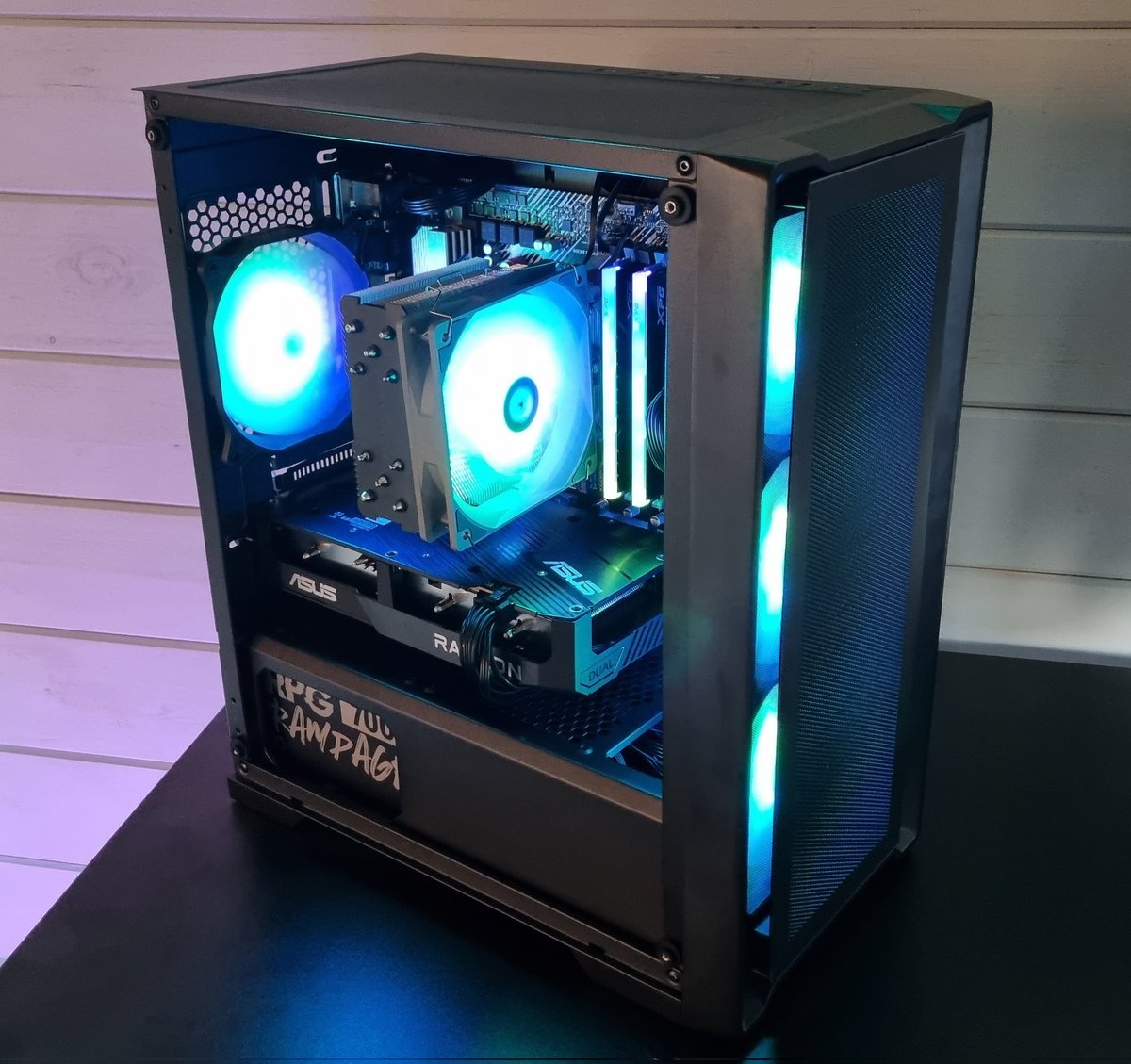 BadBoyBeaman's tweet photo. I'd like to thank @ApexPCs_UK for this custom-built gaming PC. 🔥🔥 
If you're looking for a new top of the range Gaming Rig, use code BBB20 @ checkout! https://t.co/SUcmgXjYG0 

#ad https://t.co/2AonnczdWQ
