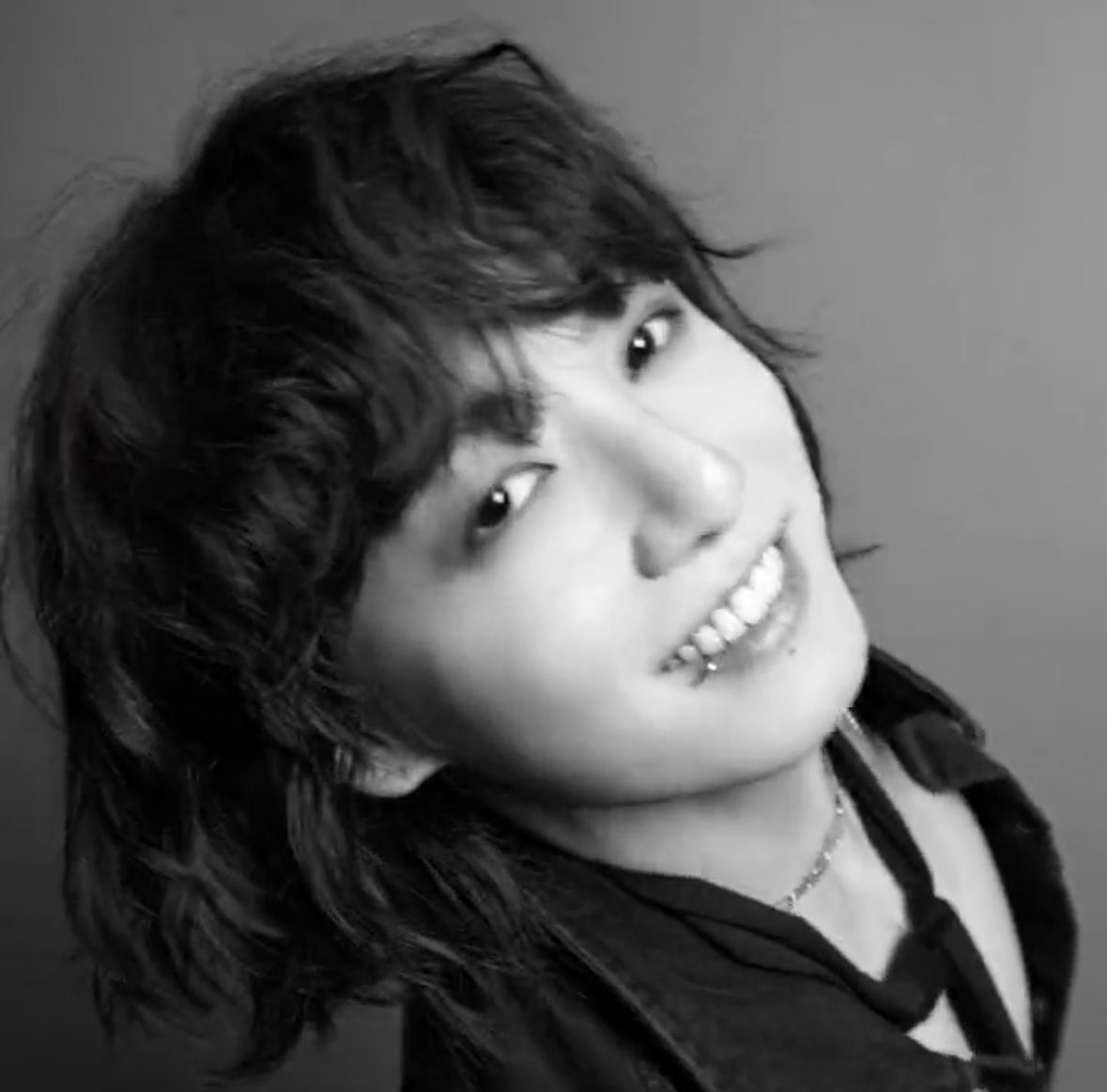 이거 너무 좋아서 계속 뚫어지게 바라보고 있음… 오 나의 정국