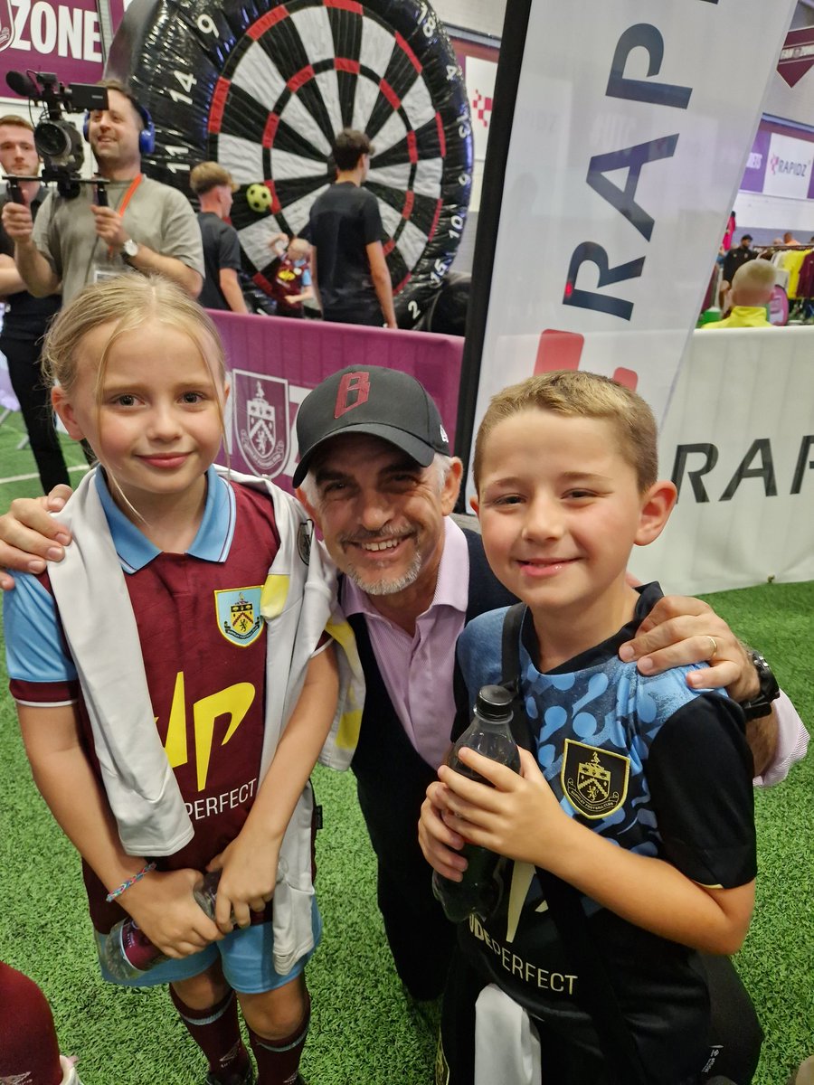 What a club we have <a href="/BurnleyOfficial/">Burnley FC</a> <a href="/JJWatt/">JJ Watt</a> <a href="/AlanPaceBFC/">Alan Pace</a> ....  thanks for taking the time with the kids