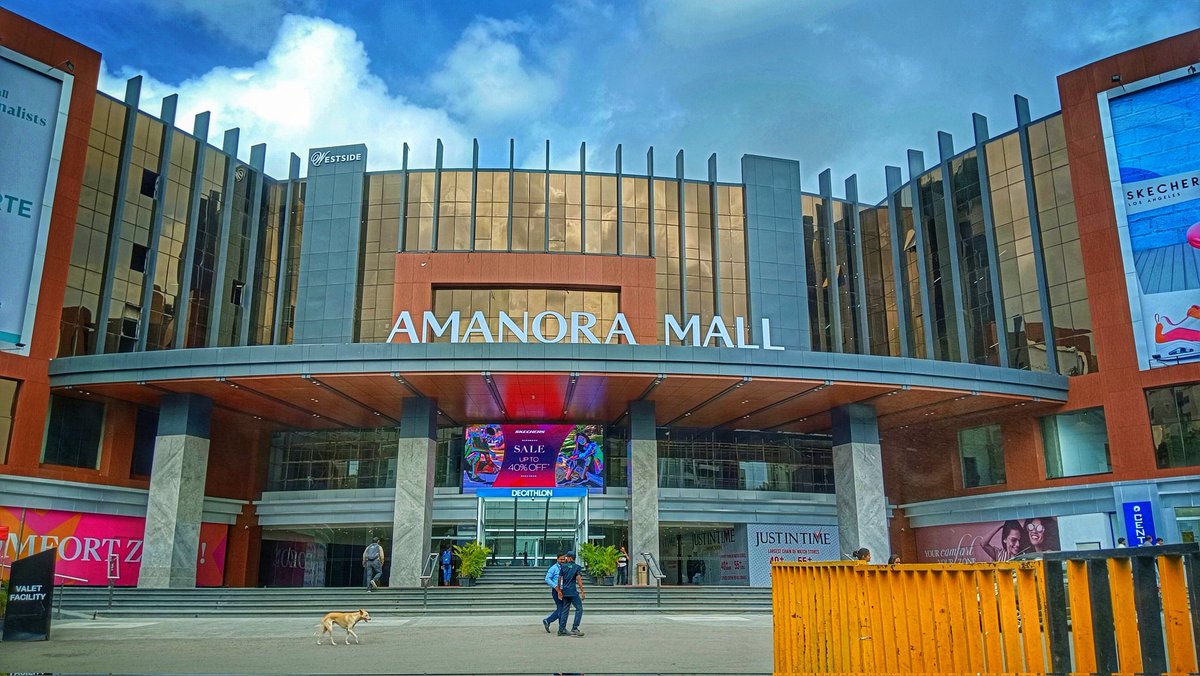 AMANORA MALL THEN & NOW 

#PuneCamera #amanoramall #amanoraparktown #amanoramallpune #photography #mall #pune