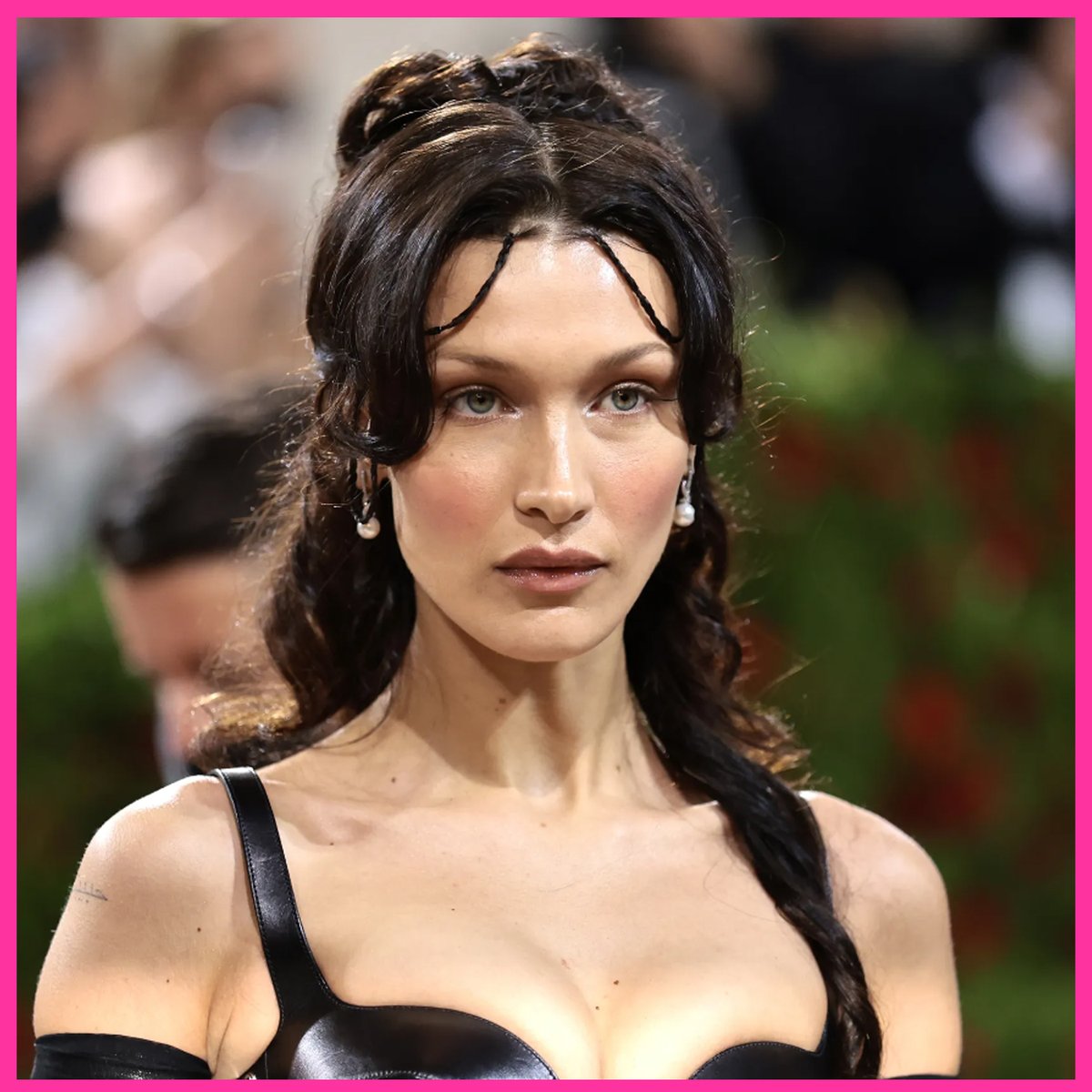 cele_post's tweet photo. Bella Hadid faces lawsuit for a 3-year-old IG story 📸. Accused of using a copyrighted image without permission. The story dates back to 2020. 
Full update here👉https://t.co/0mZno8kd9R
#BellaHadid #CopyrightIssue https://t.co/EhvBKBpXc9
