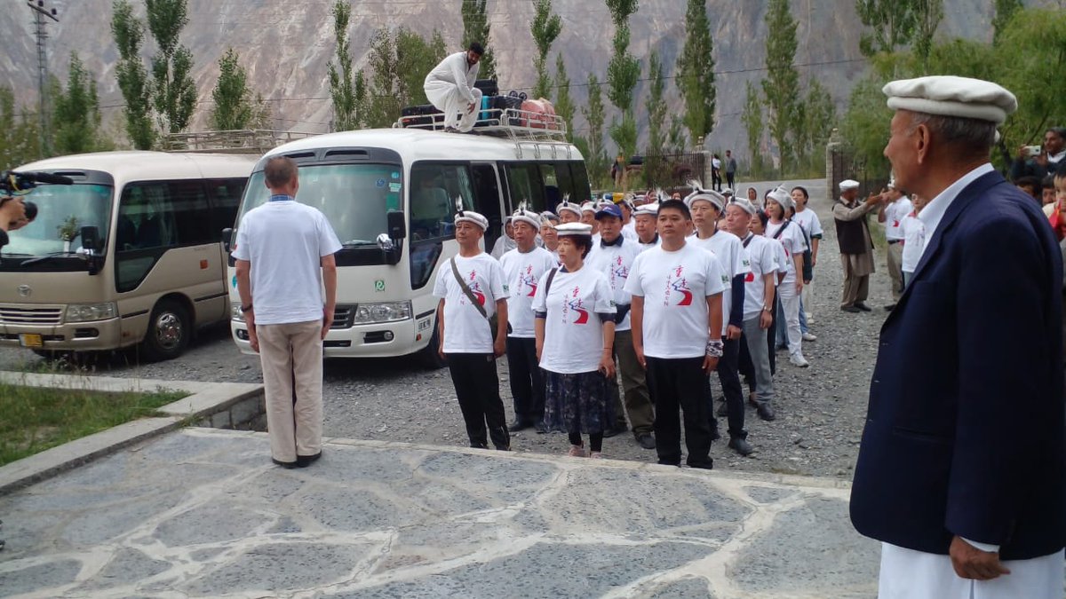 deputy_hunza's tweet photo. Families of workers Working On KKH Road In 1966 visit Pakistan today On a Special Treat .DC Hunza SP Hunza and public of Gojal welcome them on the Occasion ..
@csgbpk @NajiebAlam5 @HomeDeptGB https://t.co/nKlWmkspAJ
