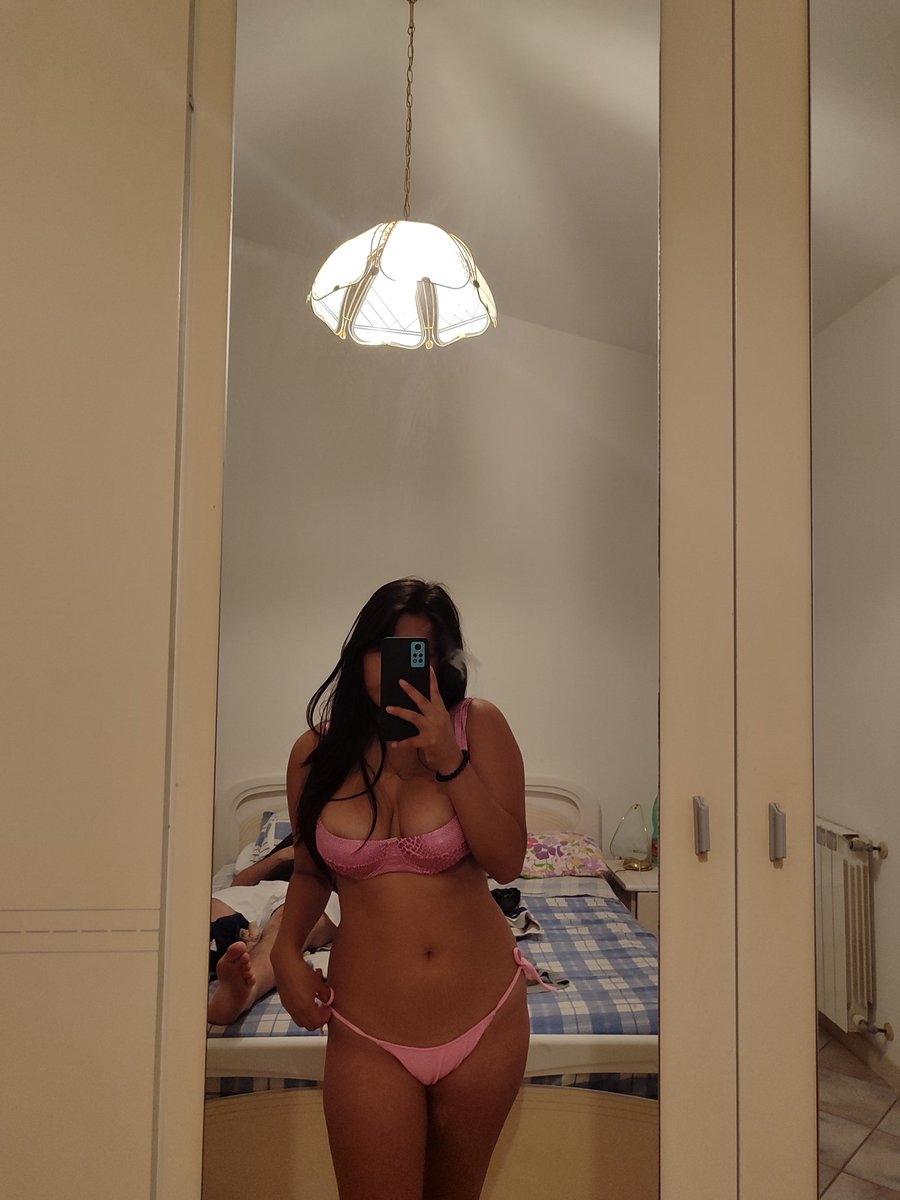 st4rbwrry's tweet photo. hot pool outfit  ☀️
who wants to see me without it? 🫶🏻

#nsfwtw #nsfw #selling_content #sellingcontents https://t.co/AJCNho0FqI