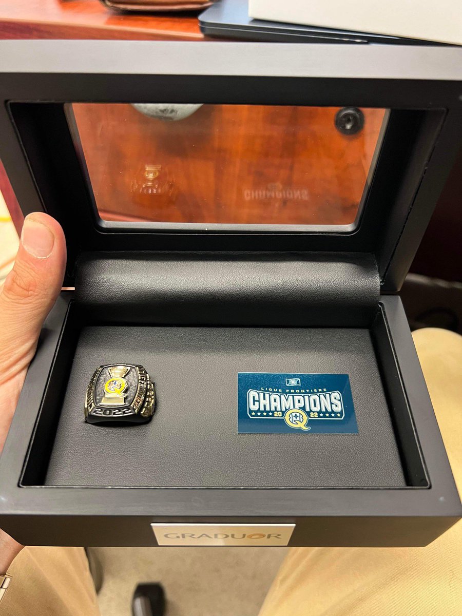 Rouen Baseball 76 (@rouenbaseball76) on Twitter photo Le Rouennais Victor Rolland a intégré le staff des <a href="/CapitalesQuebec/">Capitales de Québec</a> la saison passée. L’équipe a remporté le championnat. Comme le veut la tradition dans le baseball professionnel, les Caps ont remis à Victor sa bague personnalisée de champion de la Frontier league <a href="/FLProBaseball/">Frontier League</a> Le Rouennais Victor Rolland a intégré le staff des <a href="/CapitalesQuebec/">Capitales de Québec</a> la saison passée. L’équipe a remporté le championnat. Comme le veut la tradition dans le baseball professionnel, les Caps ont remis à Victor sa bague personnalisée de champion de la Frontier league <a href="/FLProBaseball/">Frontier League</a>