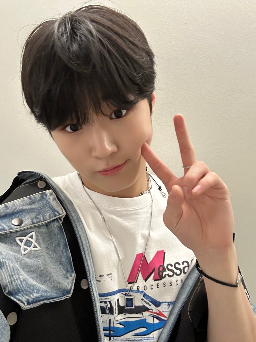 LUN8_members's tweet photo. [#은섭]
잘 자아요오🩵🩵
오늘도 고생했어요!!
아주 칭찬해에🥰🥰
쓰담쓰담🤗🤗

#루네이트 #LUN8 #섭나잇 😴 https://t.co/6yCInQQFZN