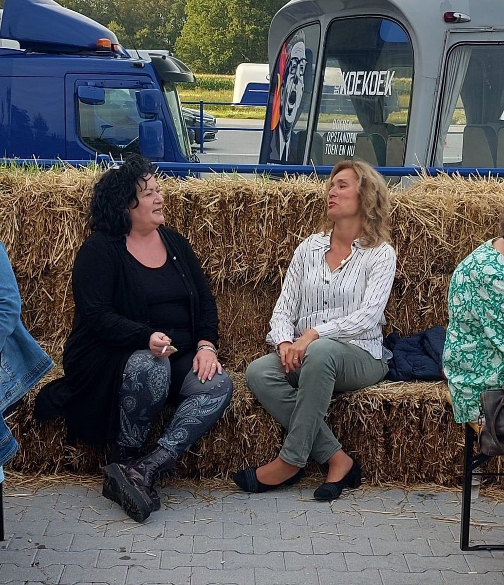 anita_klok's tweet photo. Gespot in Hollandscheveld bij de voorstelling Opstand der Braven. https://t.co/icN616djMM