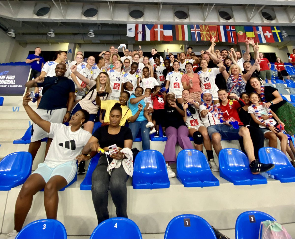 [#W17EHFEuro] 
🇫🇷🆚🇩🇪✅

Avant même d’attendre la finale de dimanche, je peux vous dire que ce groupe est en OR massif 🤩 Que d’émotions 🫣🥰

ON EST EN FINALE ❤️

… Et on a des supporters au top ! 🔥

#followthefuture