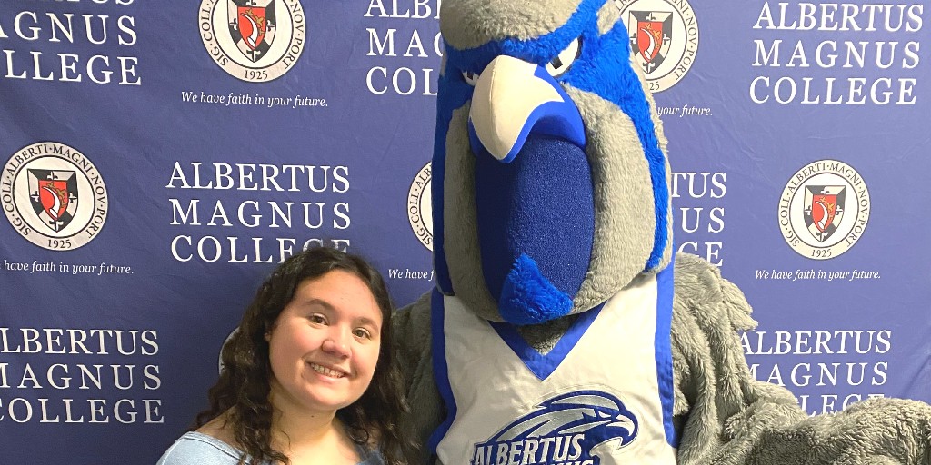 AlbertusSocial's tweet photo. What's better than a #FutureFalcon pic with Frankie? (Answer: nothing). 💙
#AlbertusMagnusCollege #FearlessFalcons #FutureFalcons #AlbertusAdmissions #CollegeAdmissions #CTCollege #CollegeLife #StudentLife #LiberalArts https://t.co/79sAmw3HAA