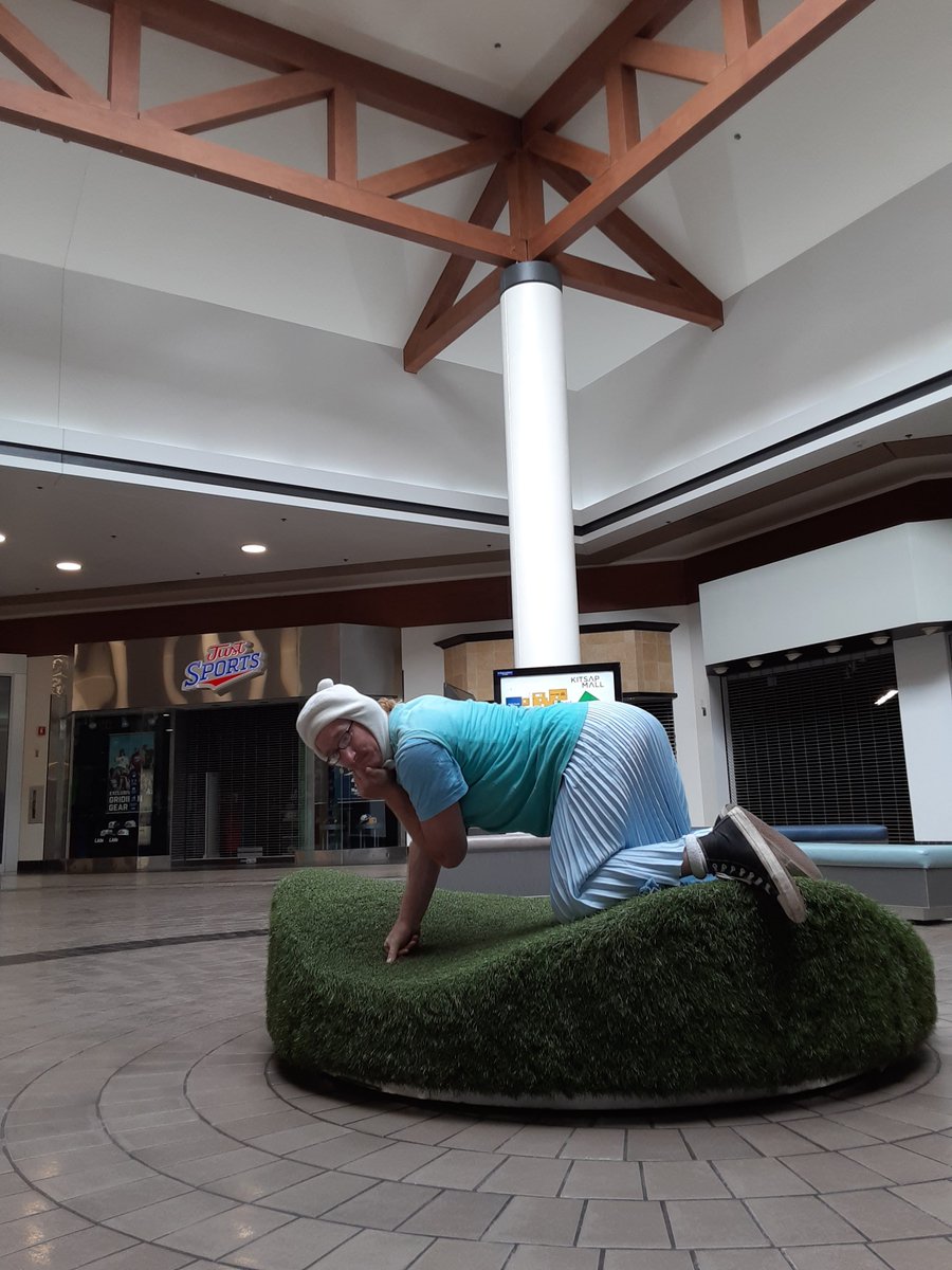 jeffchao228's tweet image. Quick outing, heading home, but not posting my new long skirt I was wearing at the Mall earlier, and you Libertarians, MAGA Communists, LaRouche Backers &amp;amp; MAGA Chuds can stuff it, #NonBinaryPride is my way of it and men CAN Wear Dresses &amp;amp; Skirts too will post on other platforms..