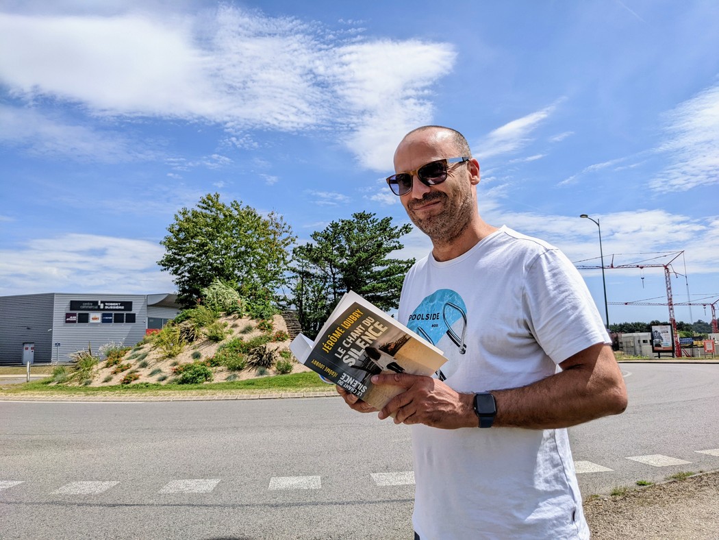 L'écrivain Jérôme Loubry lance l'idée d'un rond-point du livre à Saint-Amand-Montrond 📚
leberry.fr/saint-amand-mo…