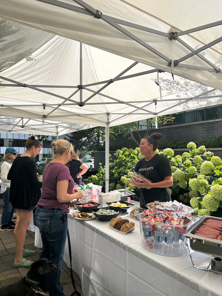 Grateful for the sizzling collaboration between <a href="/PusaterisFoods/">Pusateris Fine Foods</a> and KG Staff at Roehampton and Hampton House's BBQ event! Special thanks to our awesome residents for joining in the fun! 

 #CommunityUnity #residentappreciation #residentevents #staffevents #kgbetterliving