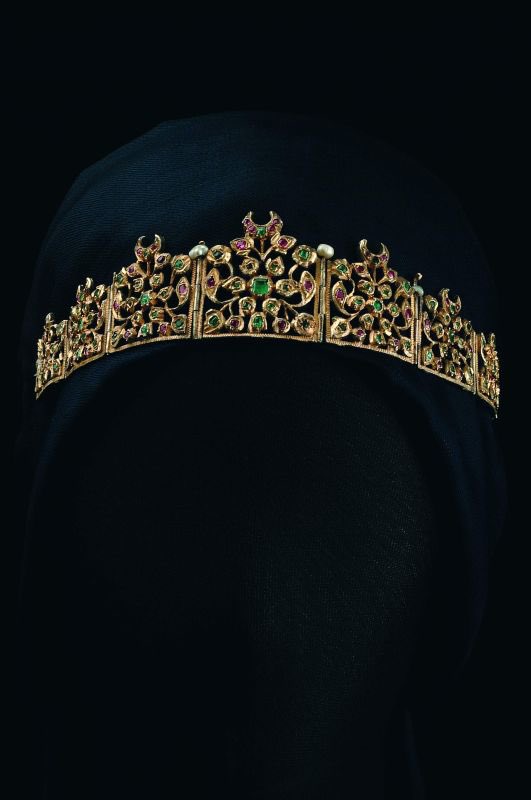 Algerian headdress called 'Assaba' made of gold, emerald and ruby - Algiers, 19th century