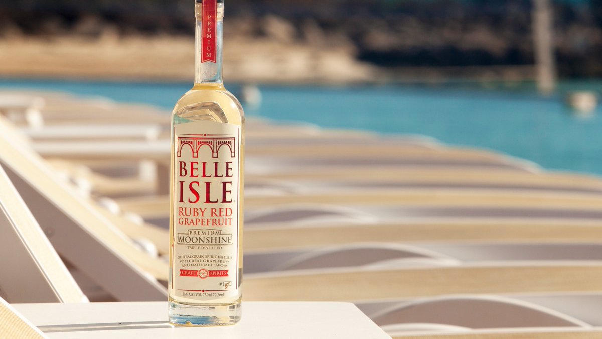 this is your sign to log off early 💻 ❌

#happyfriday fam ☀️ what y'all mixing up this sunny weekend? head to our recipes page for some drink inspo ↓

bit.ly/3YtcJ00