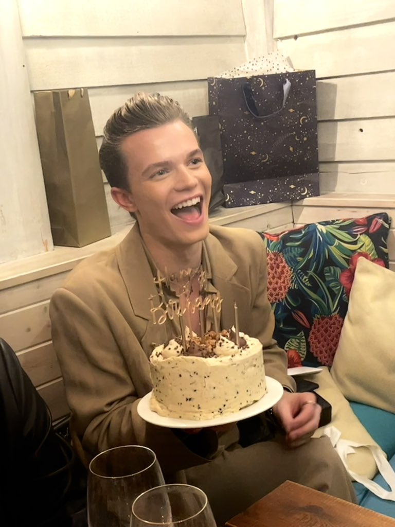 Ronan Parke tweet media