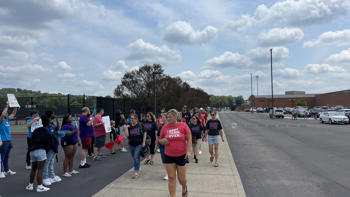 LakotaDPC's tweet photo. Great to see so many students, parents, organizations &amp; elected officials at the #WEareLakota CommUNITY fanfare! The smiles say it all! 
Welcome Back, Teachers! https://t.co/30GhtScOlM