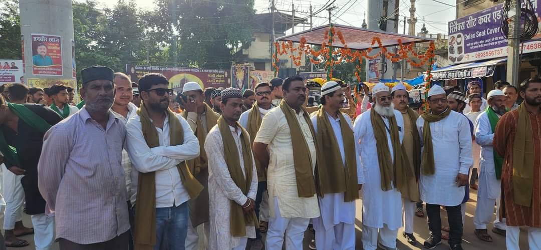AAPKatniMP's tweet photo. आज दिंनाँक 11/08/2023 को *संदल व चादर जुलूस* के हजरत बाबा ताजुद्दीन औलिया के कार्यक्रम (जुलूस) मे सम्मिलित हुए !
AAP के जिलाध्यक्ष एडवोकेट सुनील मिश्रा जी , श्याम यादव जी, रंजीत पिंटू मौर्य, समीमुद्दीन अंसारी,
निर्मल गौतम, सुशील मौर्य, राजा चौधरी, https://t.co/Nuo8P1CMO2