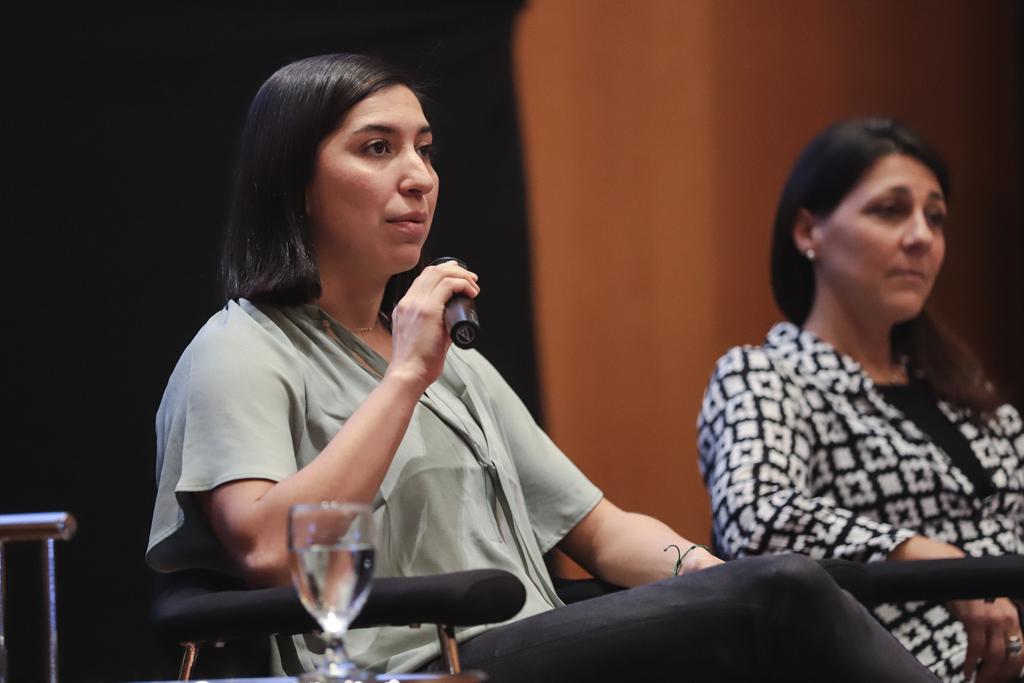 agesic's tweet photo. #EventoURCDP: Camila Sosa, integrante de Agenda Digital y Observatorio de Agesic, y Virginia Pardo, integrante del Consejo Ejecutivo de URCDP y directora de Sociedad de la Información de Agesic, presentan el Primer Estudio sobre Protección de #DatosPersonales en Uruguay. 🇺🇾 https://t.co/8oyQ9WmeuK