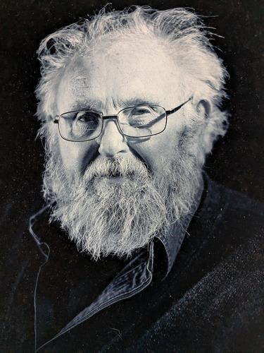 jn_moore's tweet photo. Eugene Zumwalt died last month at age 99. He was a WWII fighter pilot, a Fresno State English professor, and the subject of a national controversy when in 1970, FSU administrators staged an armed takeover of the English dept. His story is fascinating: https://t.co/4YHGtQXJcS https://t.co/vXIS8GjstZ