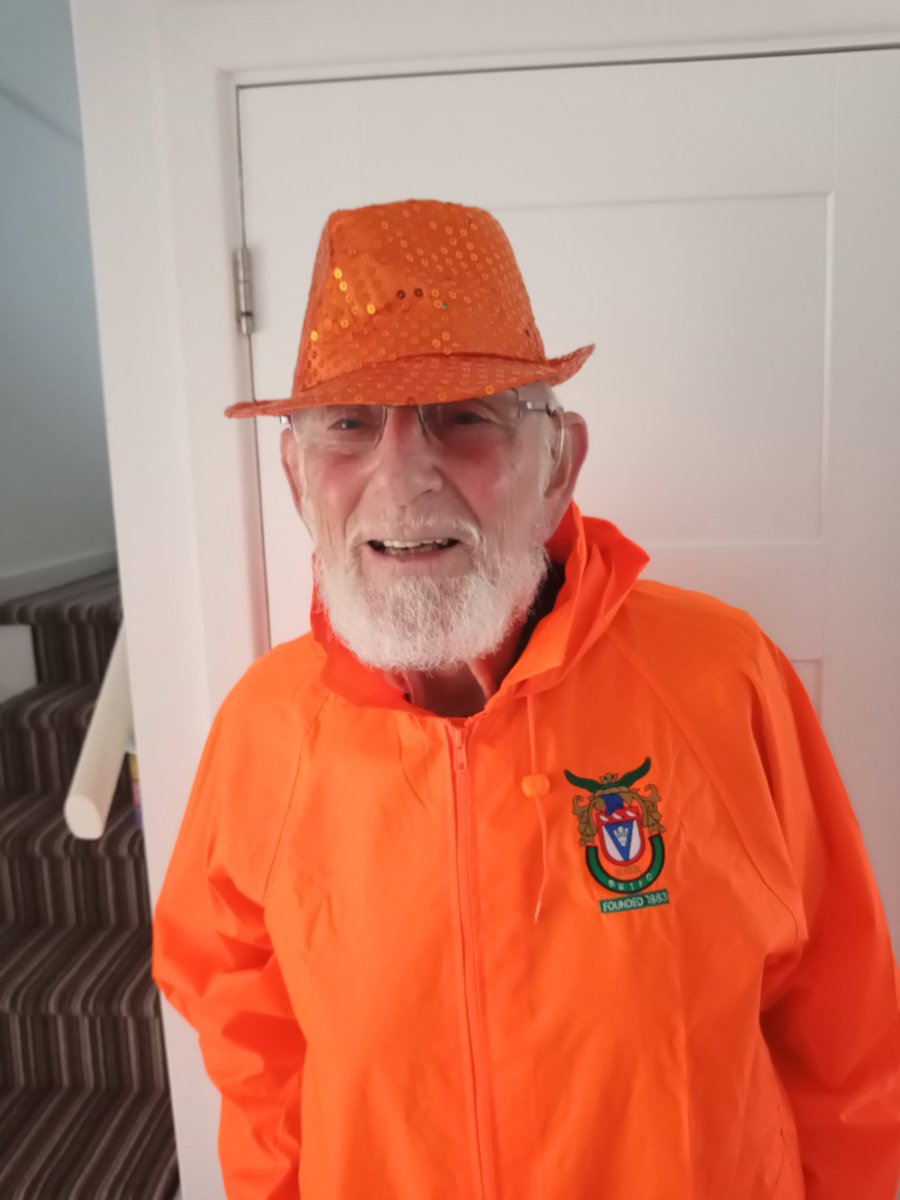 kale1610white's tweet photo. @pastyman72 @rocks1883 Glad to see my Dad is already on it! #legend #uptheRocks 🤦‍♂️🤣 https://t.co/rj4It52idq