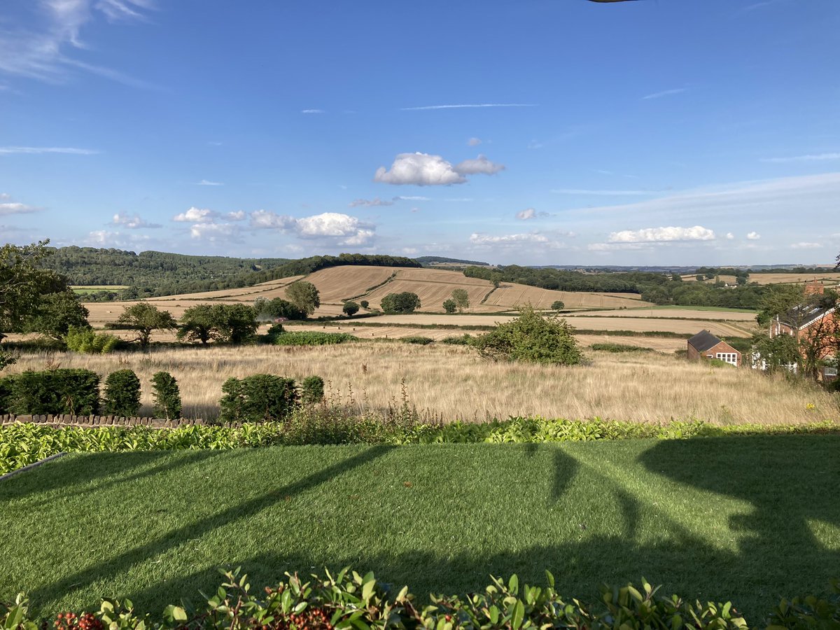 steveclarke1138's tweet photo. A pub with a view and a special kind of brew,
Then Manchester bound with the Hip-Hop crew…wooo (CL Smooth style)
Happy birthday #HipHop50 #keepitreal #Respect #oldskool #keepbouncing https://t.co/QRq1MjPsnl