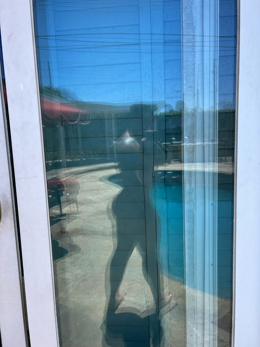 peterpeachy's tweet photo. Laying out naked is SEXY https://t.co/B1DUNICMqG