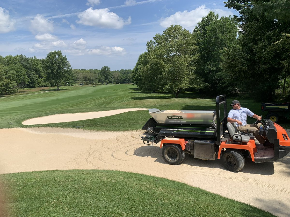 chmitchell2023's tweet photo. Summer Internship has come to an end! Thank you to @ADaroczy for letting me come work for this team here at Beechmont Country Club. It was a great experience for sure! https://t.co/DSQyekEJeF