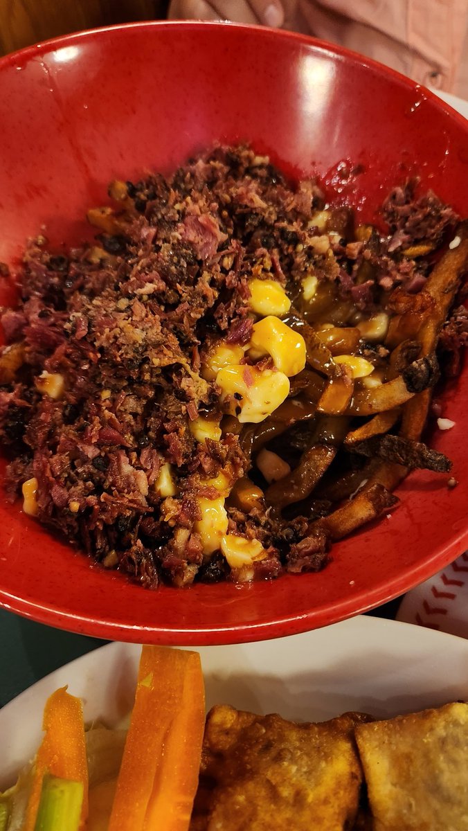 caniac148's tweet photo. I would like to recommend Dunns smoked meats in Montreal. Smoked meat poutine was something I didn't know I needed. @mikemaniscalco have you ever been? https://t.co/6HZHjUFLK7