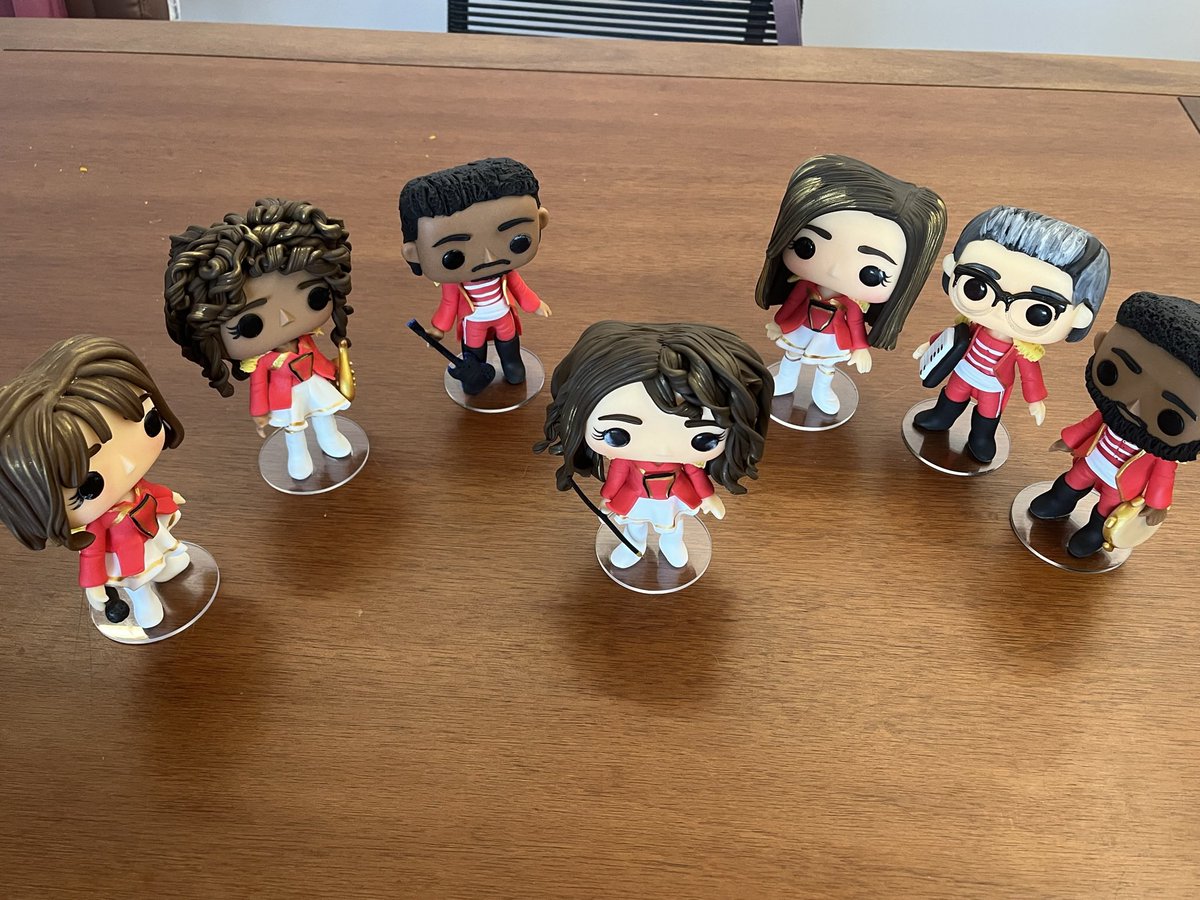 Foi uma longa jornada. Profissionalmente, até agora, foi minha viagem mais feliz. A vontade é agarrar cada um do elenco, da técnica e da melhor sala de roteiristas da galáxia. Agarrar e cobrir de beijos. #VaiNaFé