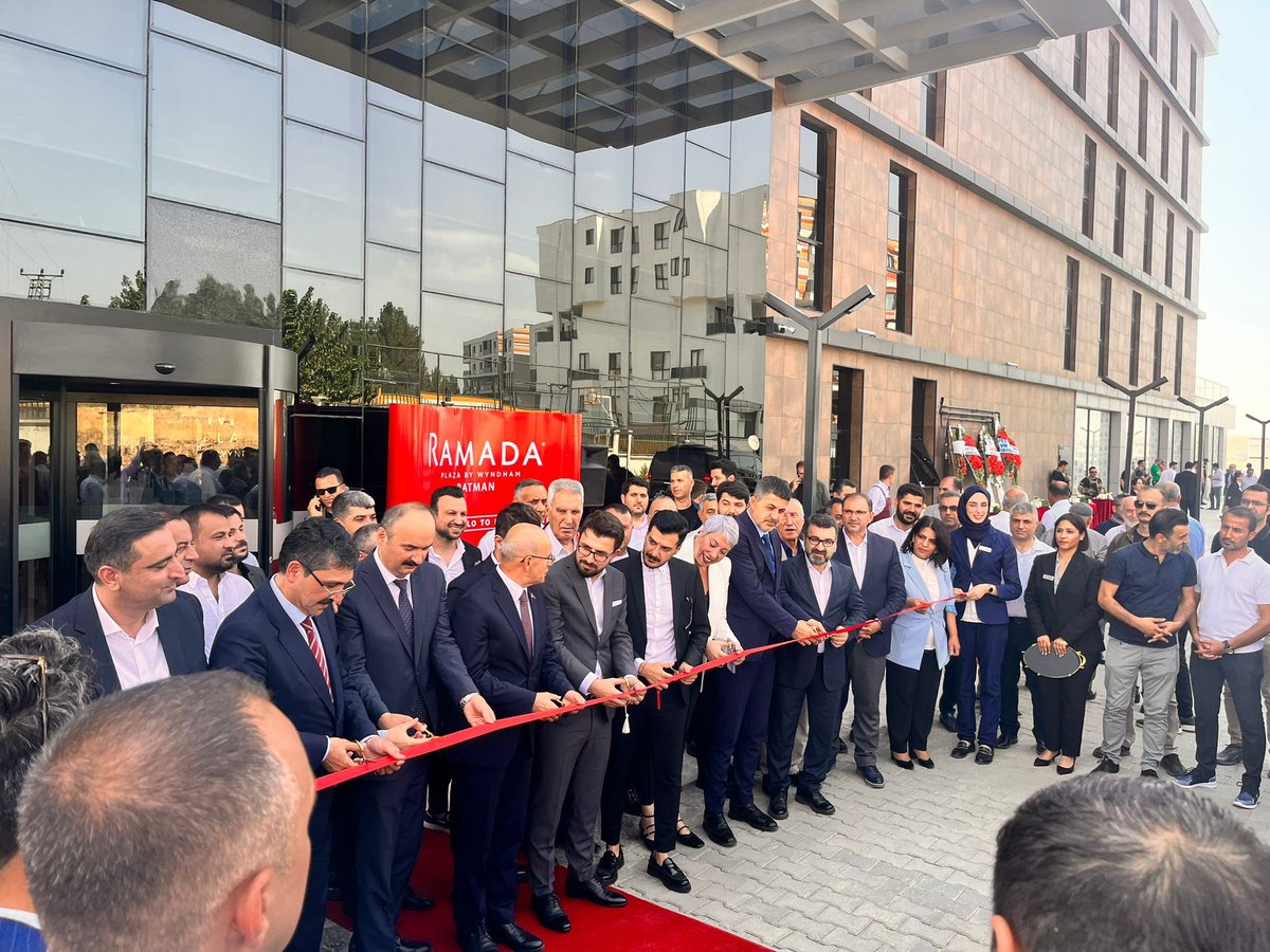 RMujdecioglu's tweet photo. Ramada Plaza By Wyndham otelimizin açılışını Sayın Bakan @memetsimsek, Sayın vekiller @fnasiroglu, @dr_ishaksan, @AvSerkanRamanli ve Sayın valimiz Ekrem Canalp’ın katılımları ile gerçekleştirdik. Hayırlı olmasını dilerim. @erzeniavm https://t.co/YUXqwS0J0w
