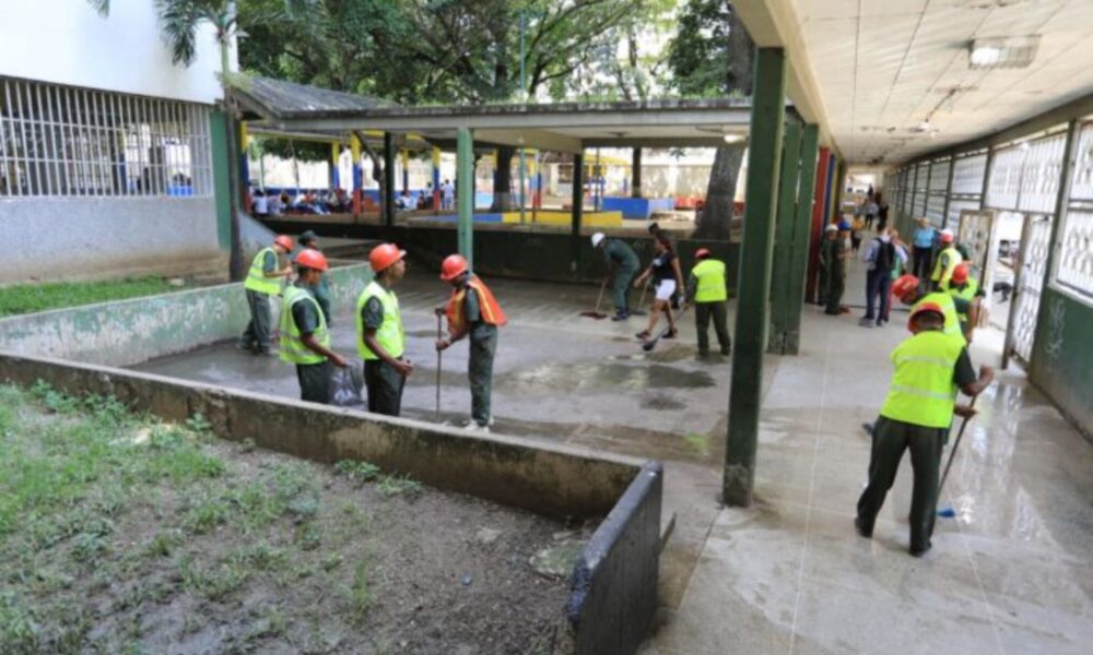 Rehabilitan escuela bolivariana en la parroquia San Agustín de Caracas radiomiraflores.net.ve/rehabilitan-es…

#LaPazEsClave #11Ago