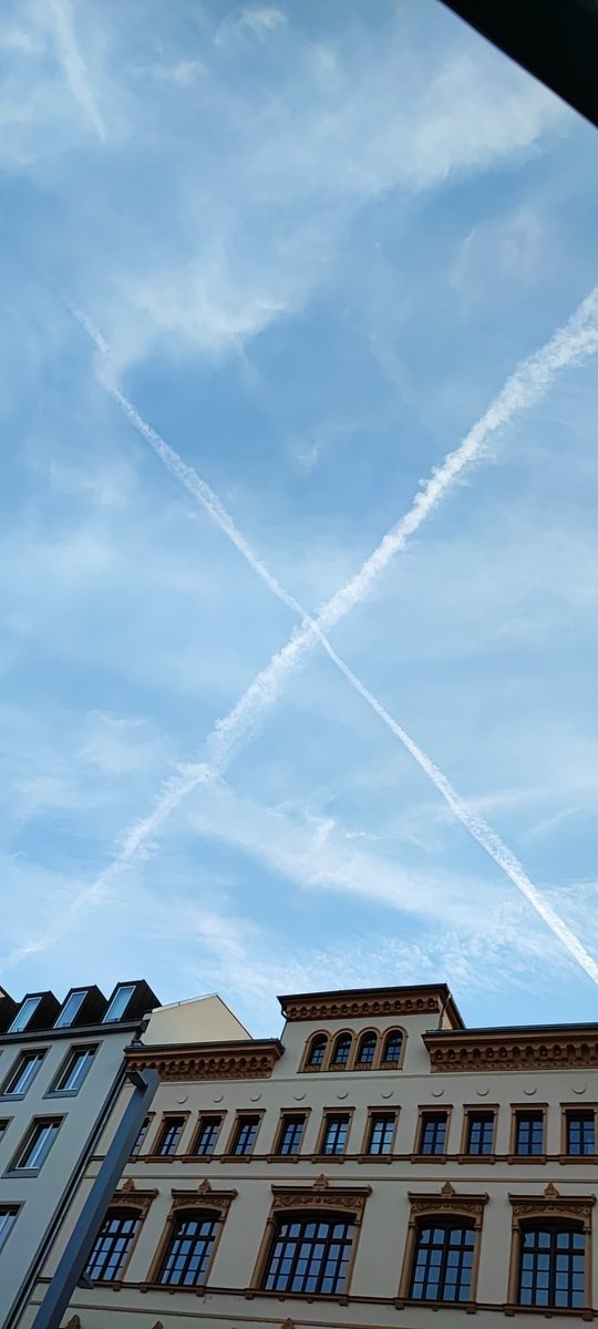 jesusleo399's tweet photo. Tremendo patrocinio de parte de Twitter en el cielo, @elonmusk no tiene límites https://t.co/QDRIXKJbSk