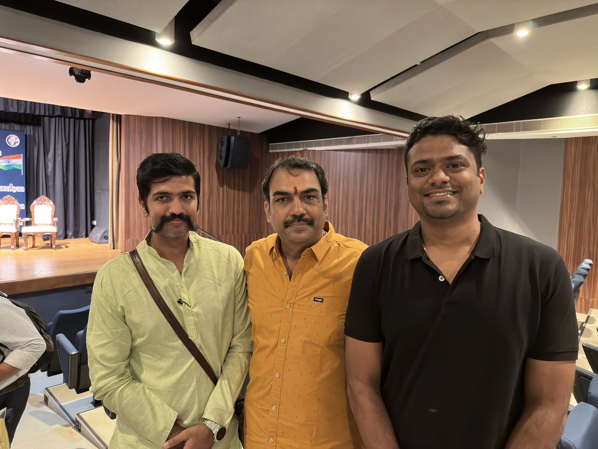 AshokSuryaOff03's tweet image. Happy place, Happy Day, Happy us. With my #GuruJi #Pandey sir 🙂🙏🏻 and friend Guru 🙂🙏🏻