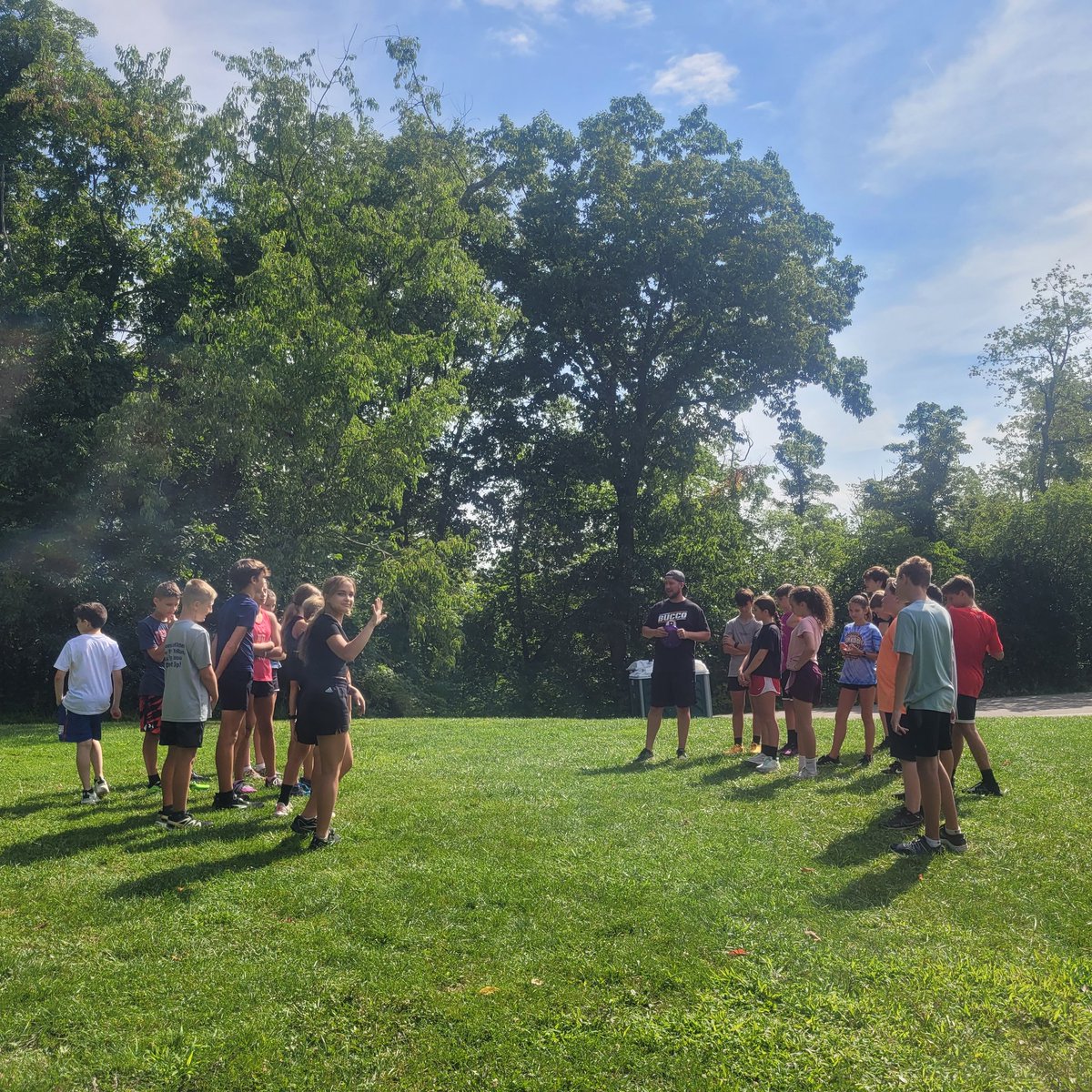 MsMendenhall1's tweet photo. The Plum Middle School Cross Country team enjoying Friday Funday with some ultimate frisbee at Boyce Park. https://t.co/2i7zbfq6D9