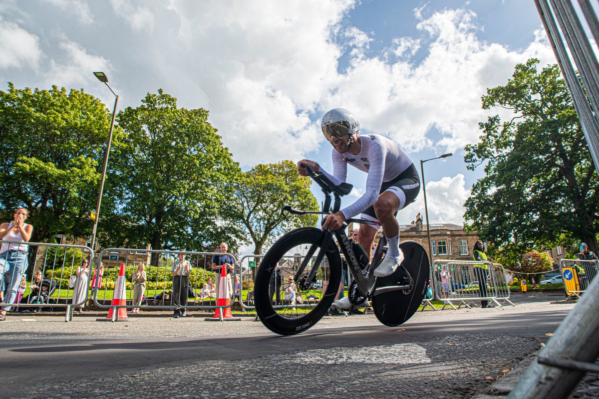 First rider of the day was <a href="/BadreddiW/">Badreddin wais</a> of the Refugee Team (Syrian rider, now based in Switzerland who finished 60th, looking very very composed). #GlasgowScotland2023