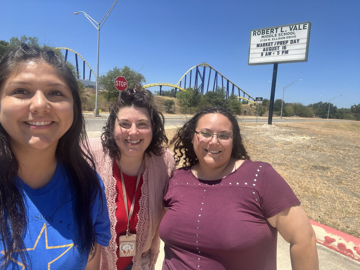AshleyRubioStar's tweet photo. Scavenger hunt fun! @NISDVale @NISDMichael #TeamMichael https://t.co/usva9imQDZ