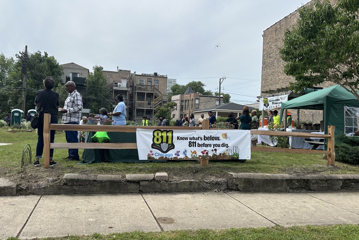 ChicagoDOT's tweet photo. August 11 is #811Day and a perfect day to celebrate a new community garden in Bronzeville, launched in partnership with CDOT &amp; 811 Chicago, Greencorps Chicago NFP, and the 46th Street and Vincennes Block Club 
https://t.co/jhgkQVWRLO https://t.co/naK3paZPqw