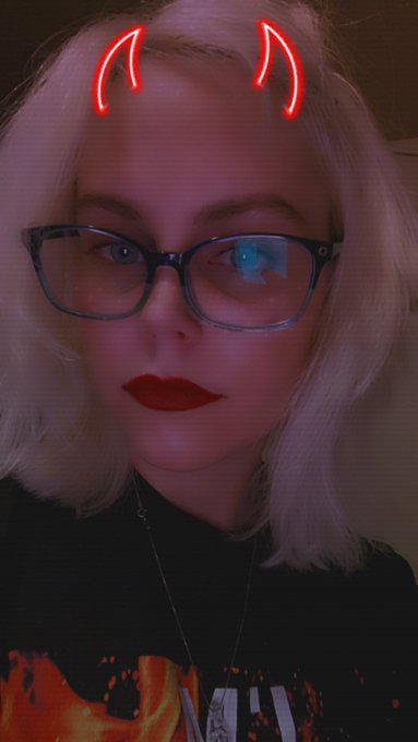 messing around with the color to make me look more like a succubus or an imp. Been super into Helluva