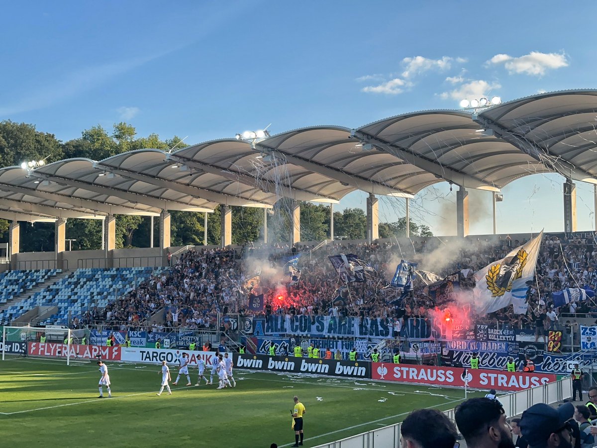 LensFans_1906's tweet photo. 🆕 187éme stade 

🏟️Ludwigsparkstadion🇩🇪
🆚1.FC Saarbrücken - Karlsruher SC 
🏆DFB Pokal 🇩🇪

Un match très sympa en tribune et un beau scénario sur le terrain. A noter la présence de Nancy et Starsbourg en tribune. 

#FCSKSC #DFBPokal #Groundhopping https://t.co/hpVMkkvn7C