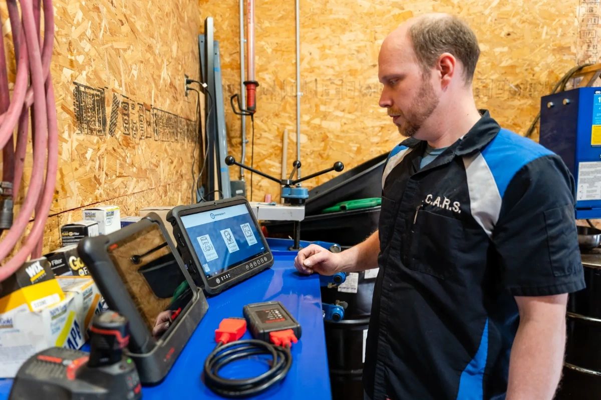 CompleteAutoWA's tweet image. Having electrical issues with your vehicle? Don't worry, we've got you covered! Our experienced technicians can solve those tricky electrical problems that other shops can't figure out! #ElectricalIssueSolved