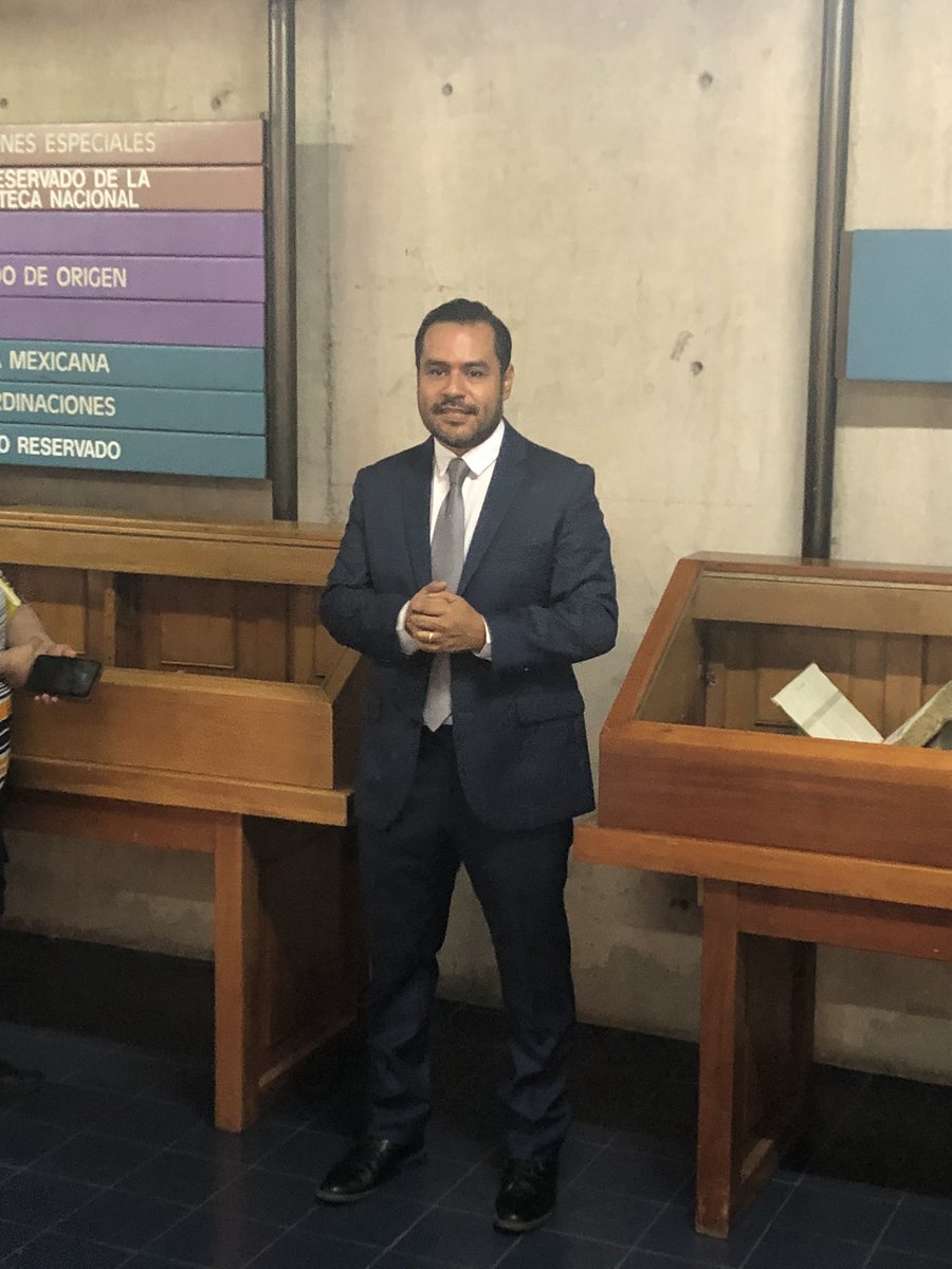 PHPDM_IIBUNAM's tweet photo. Acompañando à Manuel Suárez y Felipe Bárcenas, curadores de la exposición 

La Censura en México a través del tiempo 
😊😬😍😱

@manuel_suarez_ @IIBUNAM @PHPDM_IIBUNAM https://t.co/3bmqrapg4a