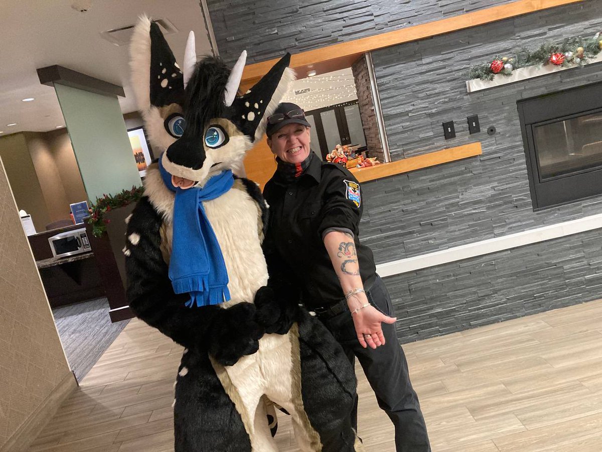 Cipher_057's tweet photo. Let’s kick the weekend off with a smile why don’t we?

Happy #FursuitFriday! And let’s not forget this awesome security guard. https://t.co/MTyS4GJTGK