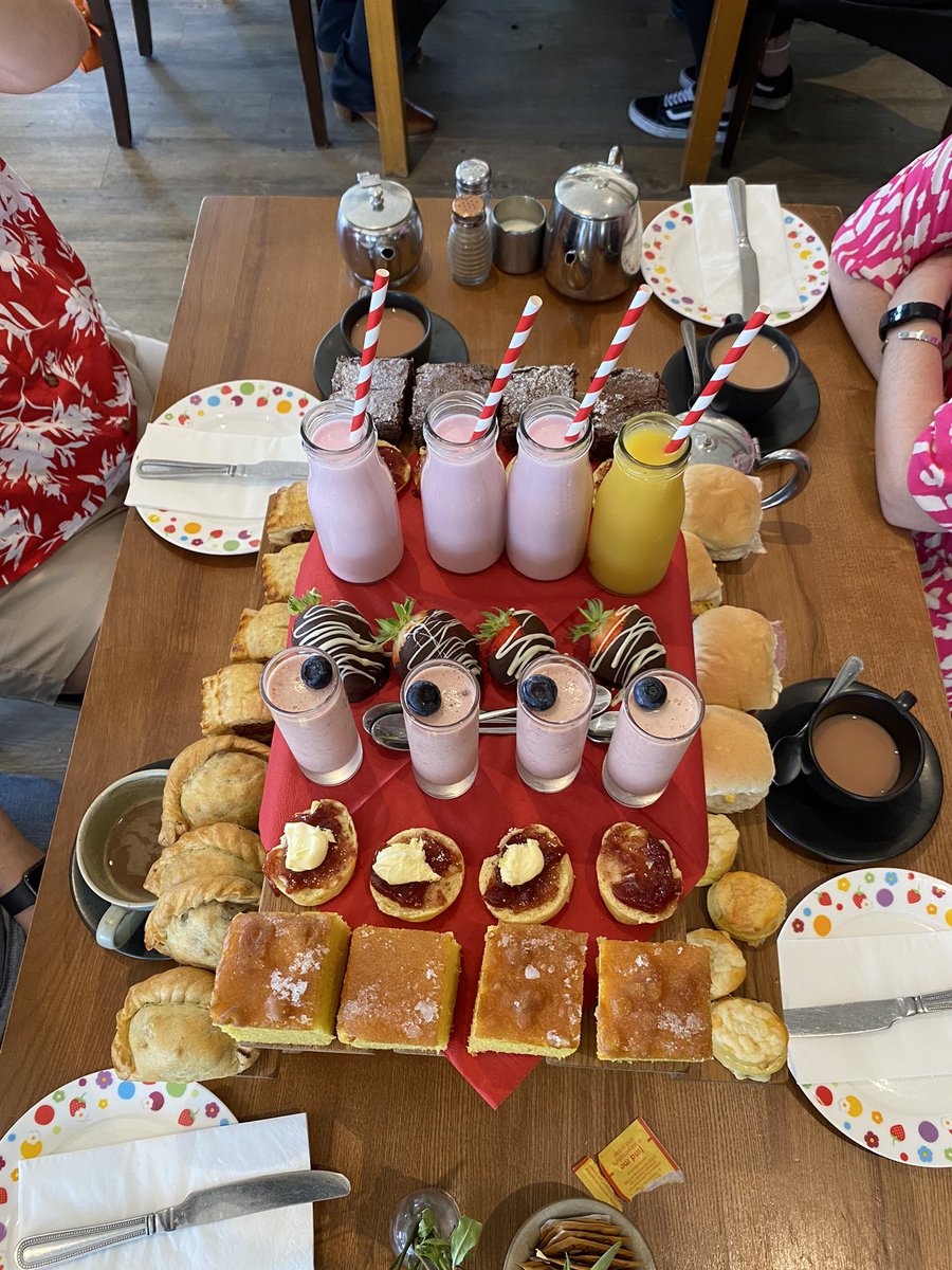 Afternoon tea done right ❤️ precious time with friends ❤️
