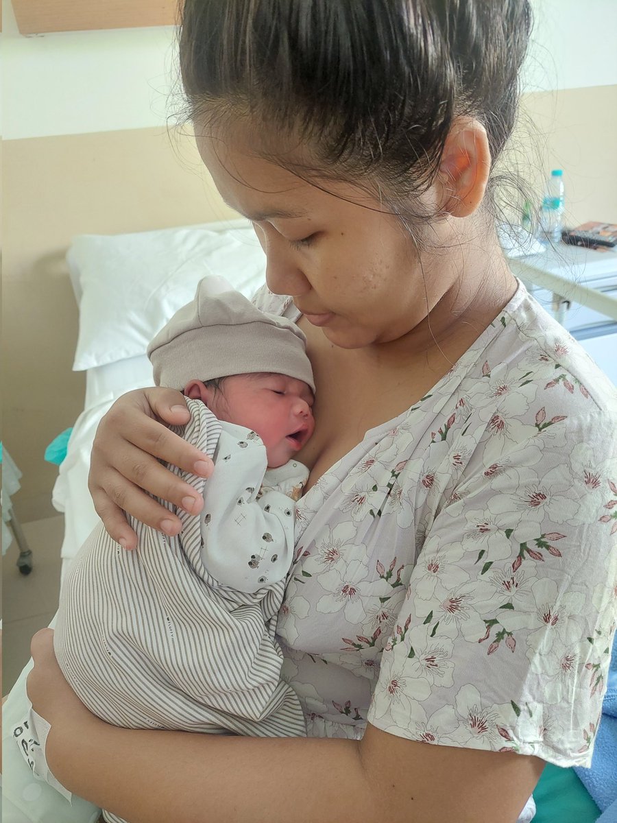 lodeypuspa's tweet photo. He was so tiny. . . https://t.co/IRmyGtvLRr