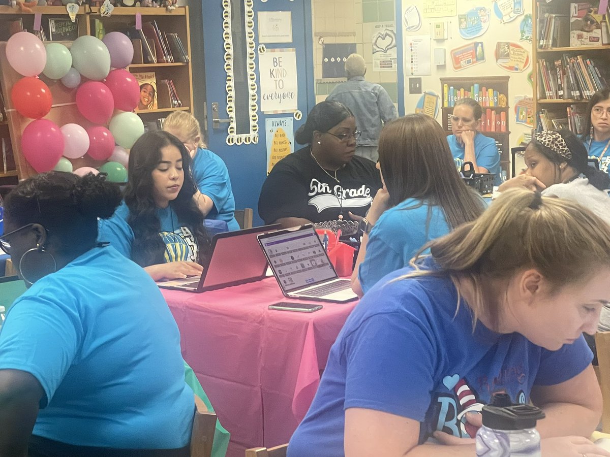 Deborah Traylor tweet media