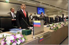 Las declaraciones del Pedro Tellechea diciendo que el petróleo no genera contaminación sobre el Lago de Maracaibo, y que además la afectación del agua y la biologia marina no es una "realidad", han desatado el hazmerreir en la OPEP ¡Sus horas en Pdvsa parecen contadas! ¡Infeliz!