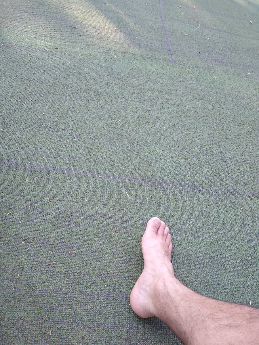 llan3R's tweet image. Touching grass? Is it valid?