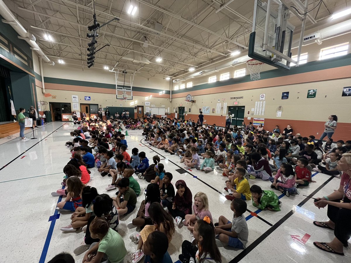 We had a howling great time at our @SchellCoyotes1 first assembly this morning! It’s a great day to be a Schell Coyote! #Coyotestrong #LevelUpPlanoISD